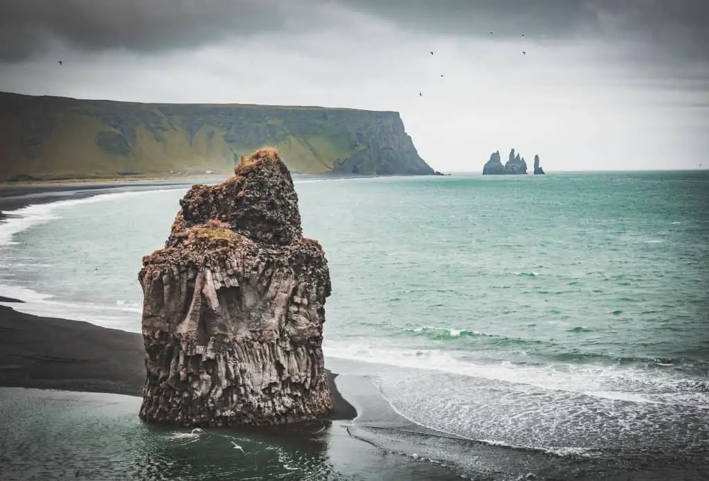 Roadtrip in IJsland - De beste route en tips voor 7 dagen 8 Reynisfjara, het beroemde zwarte strand van IJsland mag niet ontbreken tijdens je Road Trip