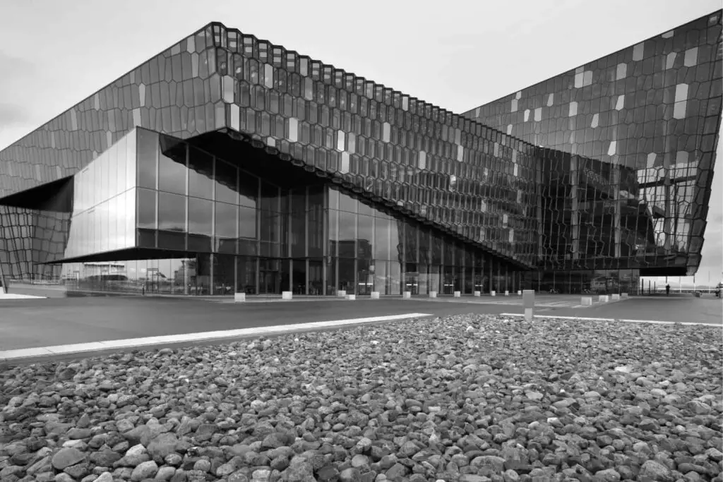 Roadtrip Golden Circle IJsland in 3 dagen - tips 3 Harpa concert and conference centre