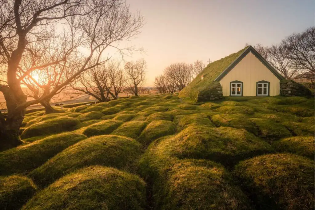 Roadtrip in IJsland - De beste route en tips voor 7 dagen 11 Hofskirkja