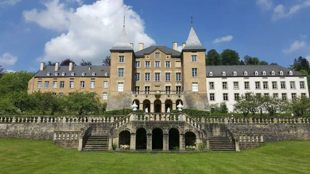 De 15 mooiste kastelen in Luxemburg 7 Kasteel Ansembourg in Luxembourg