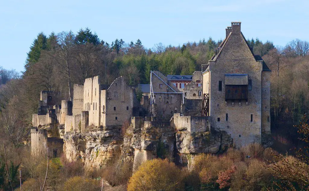 De 15 mooiste kastelen in Luxemburg 11 kasteel larochette luxemburg