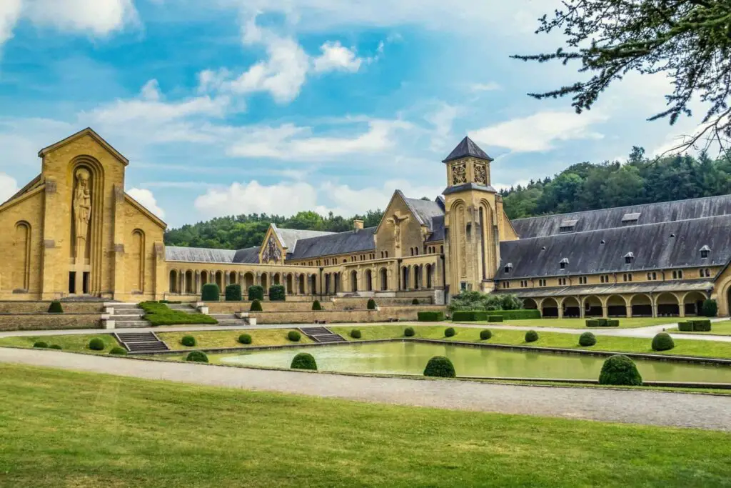 De Abdij van Oval, één van de mooie wandelingen in Belgie