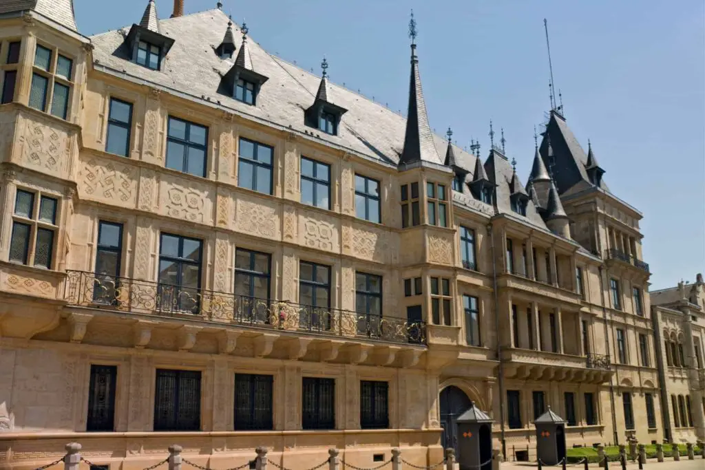 De 15 mooiste kastelen in Luxemburg 4 Kastelen in Luxemburg; Groothertogelijk Paleis