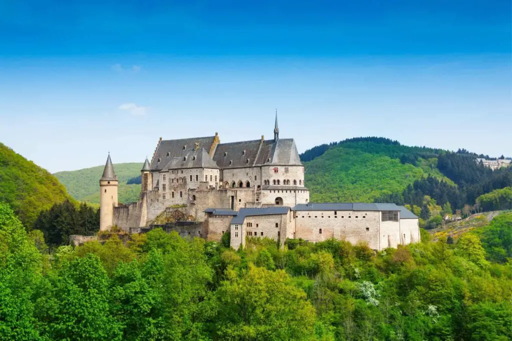 De 15 mooiste kastelen in Luxemburg 5 Kastelen Luxemburg: Het kasteel van Vianden