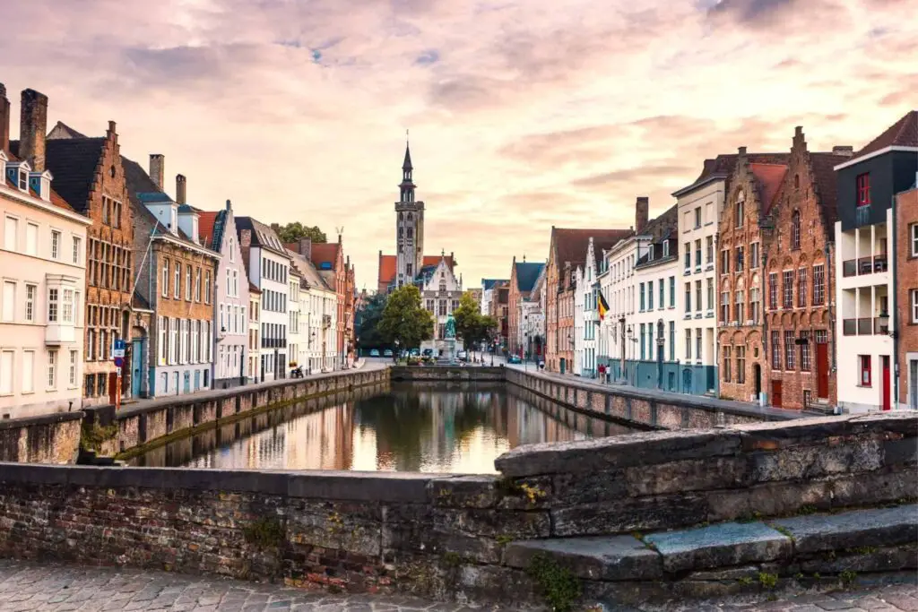 De 13 beste bezienswaardigheden in Brugge 4 Het marktplein, bezienswaardigheid in Brugge