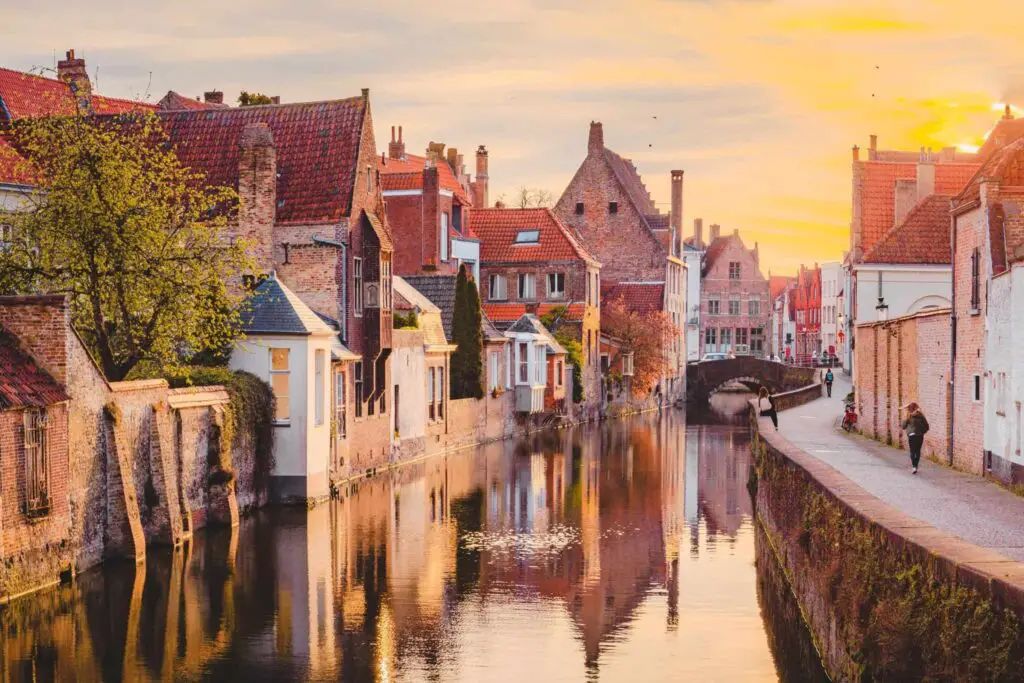 De 13 beste bezienswaardigheden in Brugge 5 Boottocht in Brugge