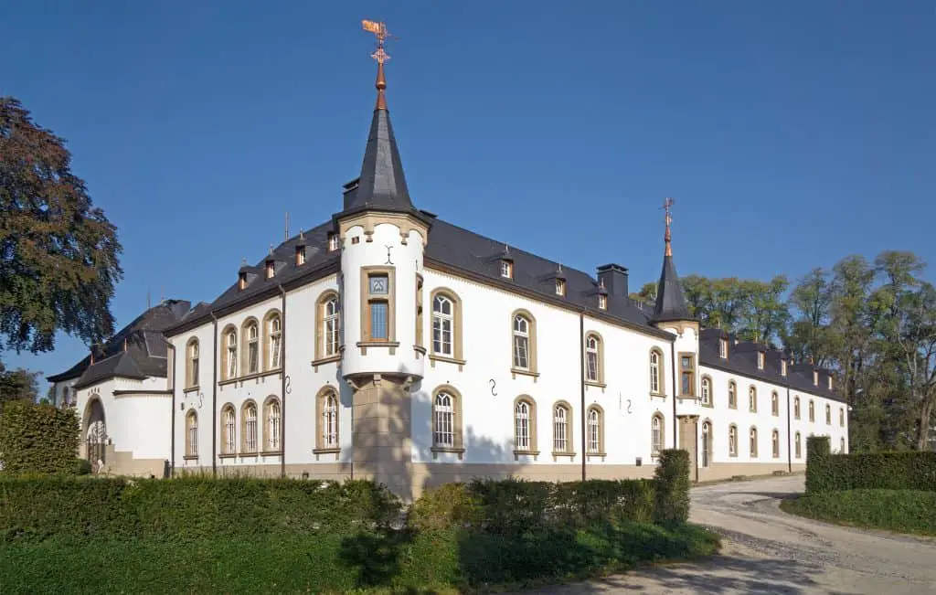 De 15 mooiste kastelen in Luxemburg 18 Kastelen in Luxemburg, kasteel Urspelt
