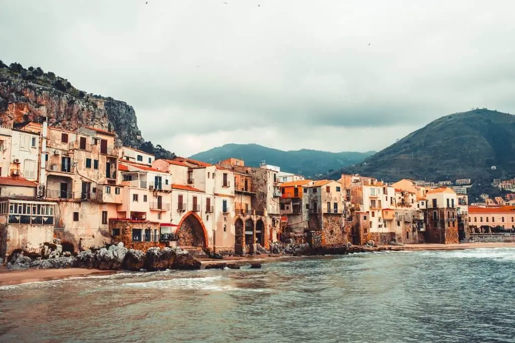 De mooiste bezienswaardigheden van Sicilië! 15 cefalu, een bijzondere kustplaats gelegen op sicilie