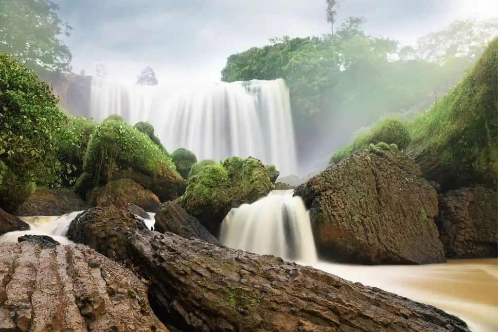 Top 11 bezienswaardigheden van DaLat in Vietnam 12 bezienswaardigheden dalat, elephant waterfall