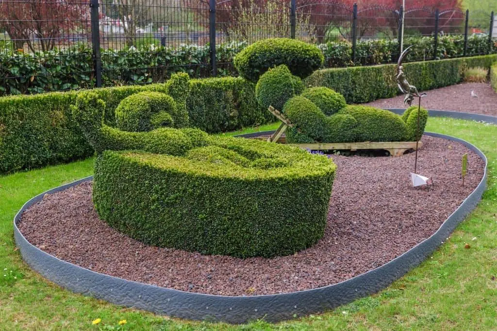 Durbuy, één van ’s werelds kleinste steden met veel bezienswaardigheden! 12 Bezienswaardigheid Durbuy Het Parc des Topiaires