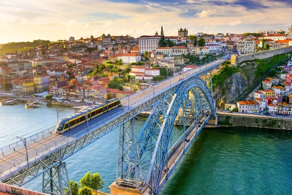 De 17 mooiste plekken van Portugal voor jou op een rijtje gezet! 16 In porto begint je vakantie in portugal