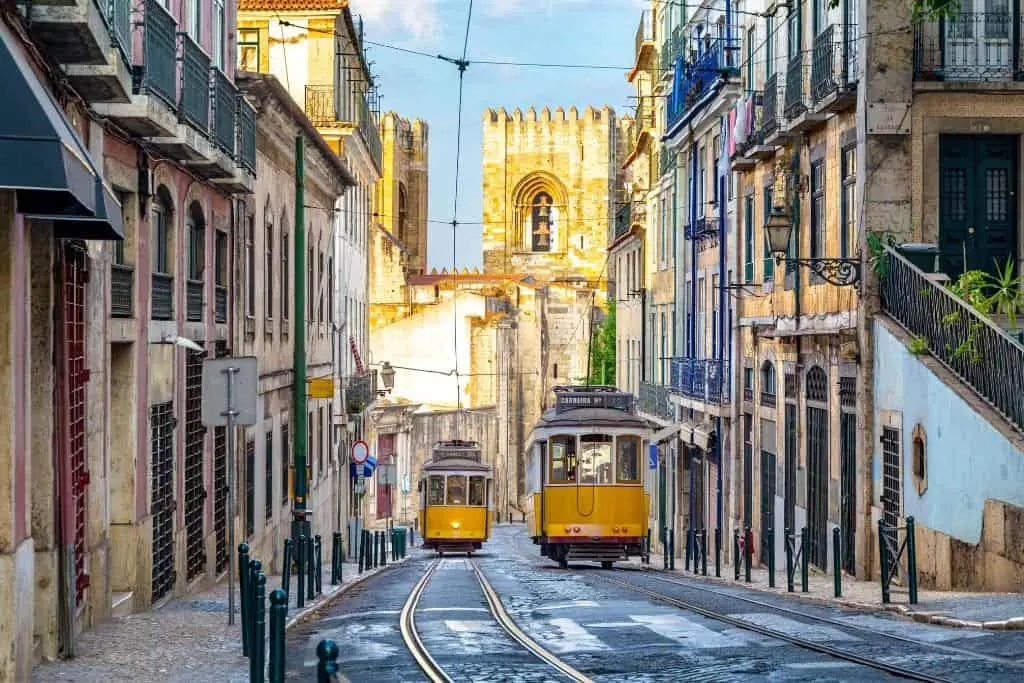 De 17 mooiste plekken van Portugal voor jou op een rijtje gezet! 9 Lissabon tram 28