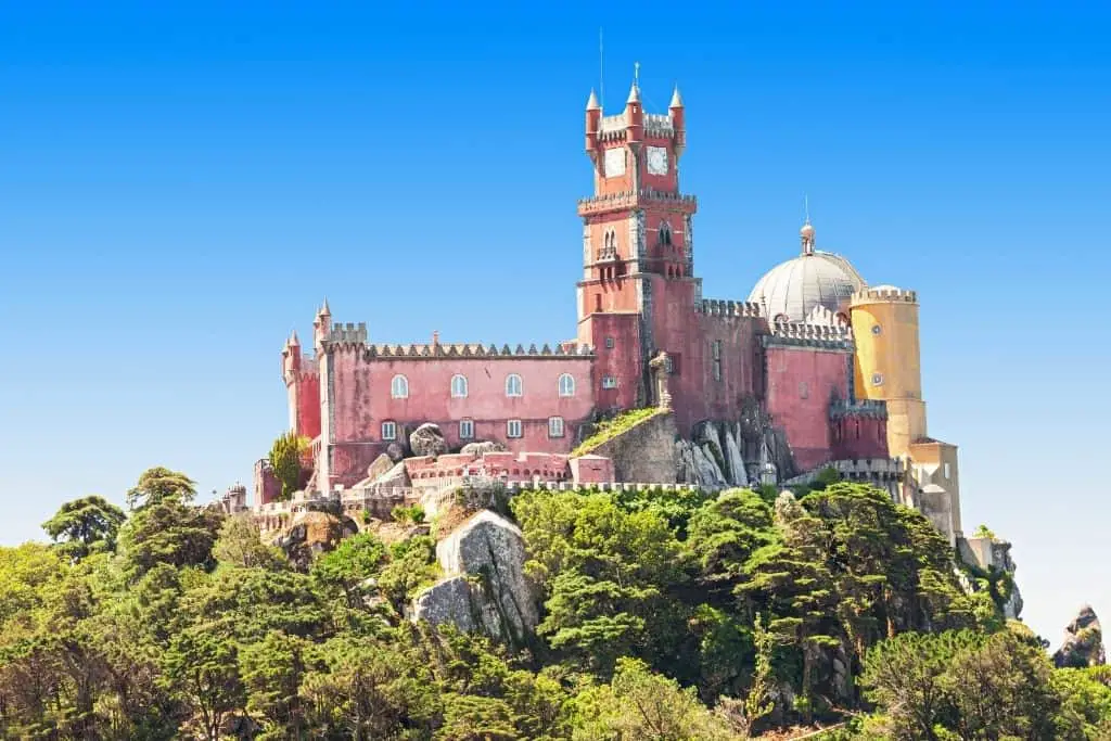 De 17 mooiste plekken van Portugal voor jou op een rijtje gezet! 11 Palacia Nacional da Pena