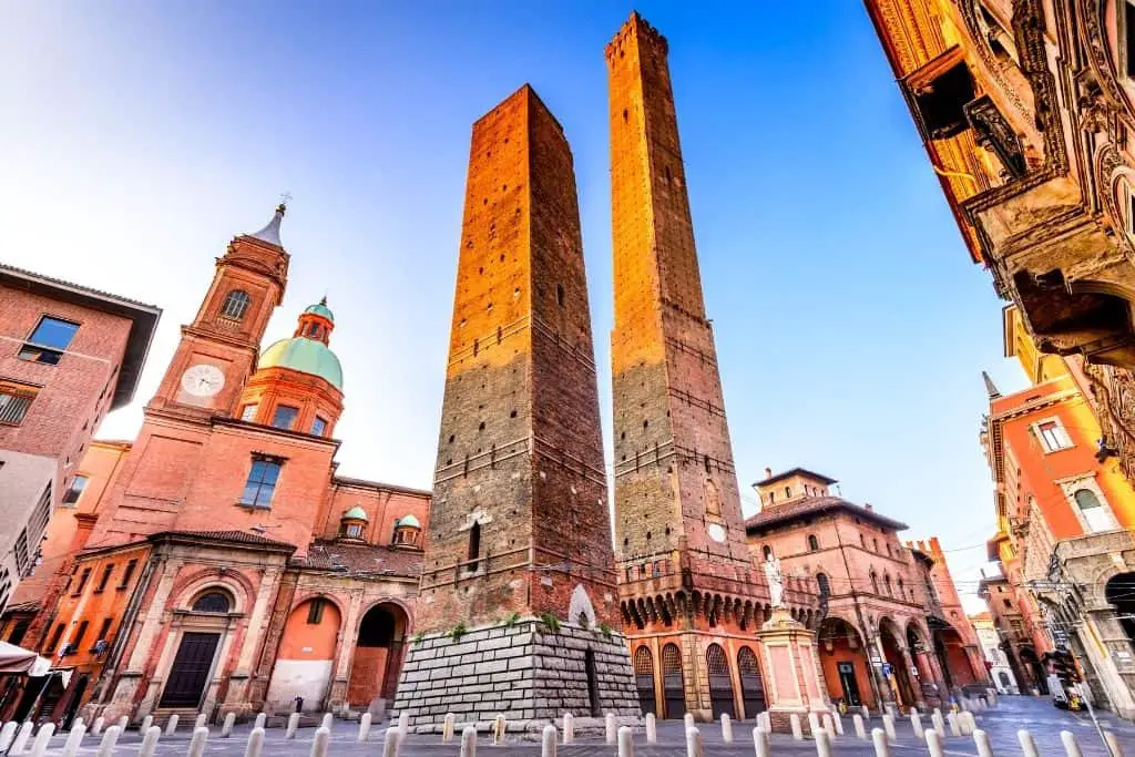 De beste bezienswaardigheden Bologna, Italië! 7 Le Due Torri stedentrip bologna