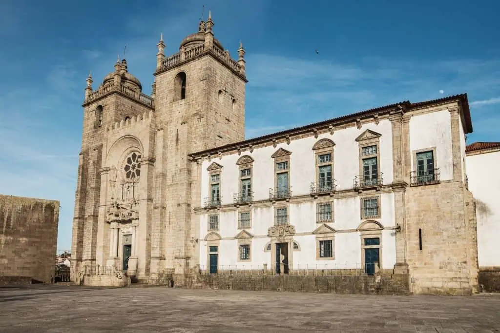 De beste bezienswaardigheden van Porto op een rij! 5 De kathedraal van Porto bezienswaardigheid
