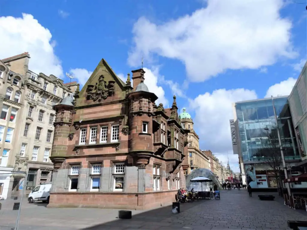 Bezienswaardigheden Glasgow - verrassend leuke bestemming voor een citytrip 17 glasgow caffe nero St Enoch Square