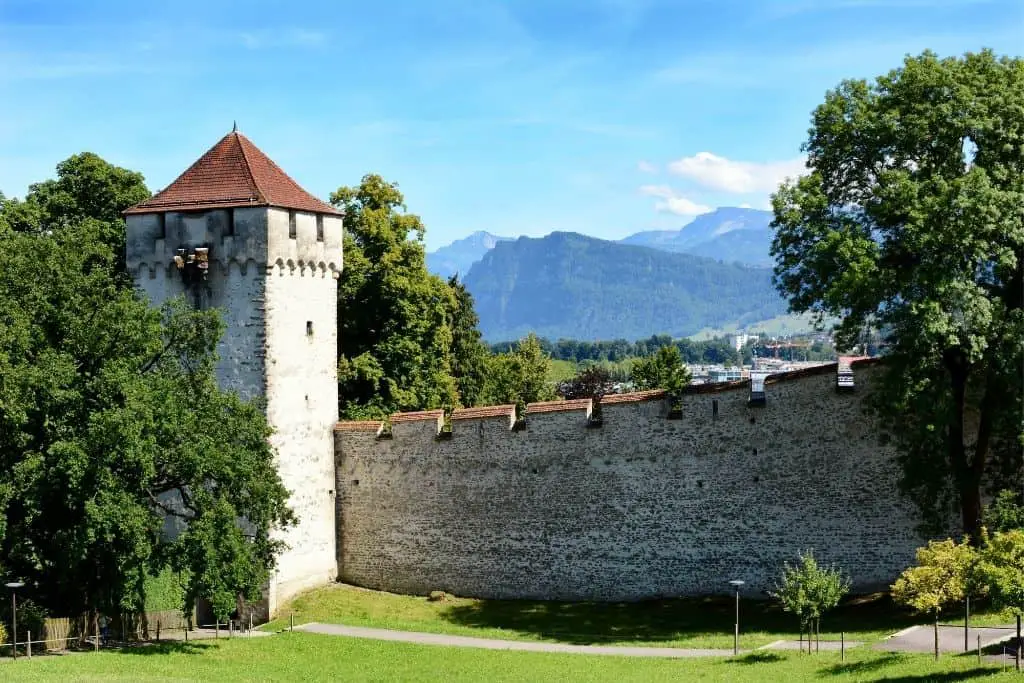 Dagje Luzern - Alle bezienswaardigheden op rij! 11 musegg muur