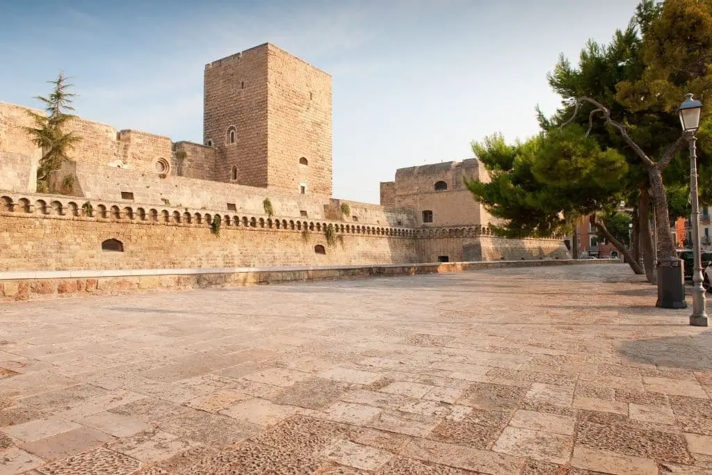 Bari, alle 16 bezienswaardigheden op een rij! 8 Bezienswaardigheid Bari kasteel