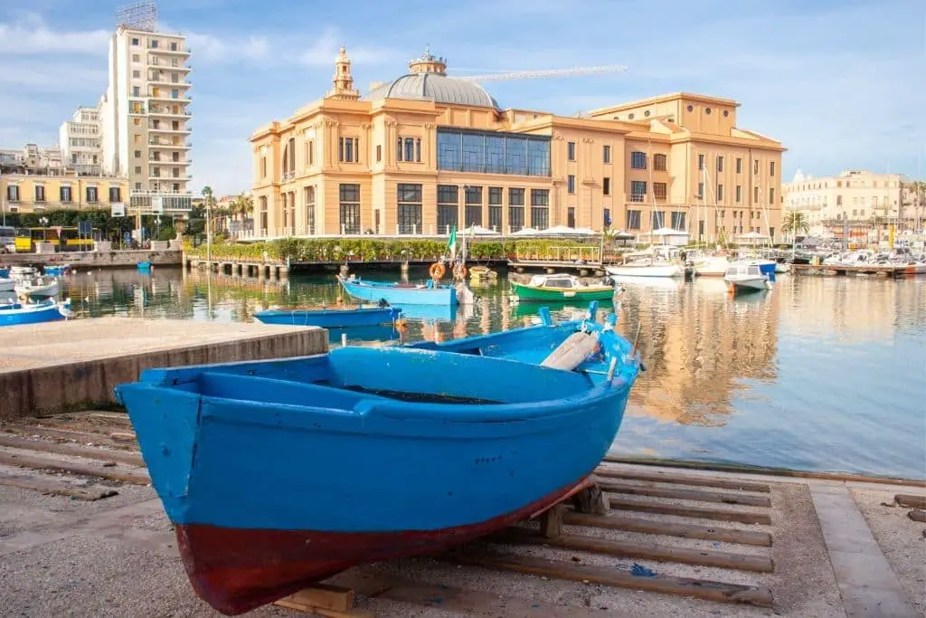 Bari, alle 16 bezienswaardigheden op een rij! 9 Porto Vecchia Bari, italië