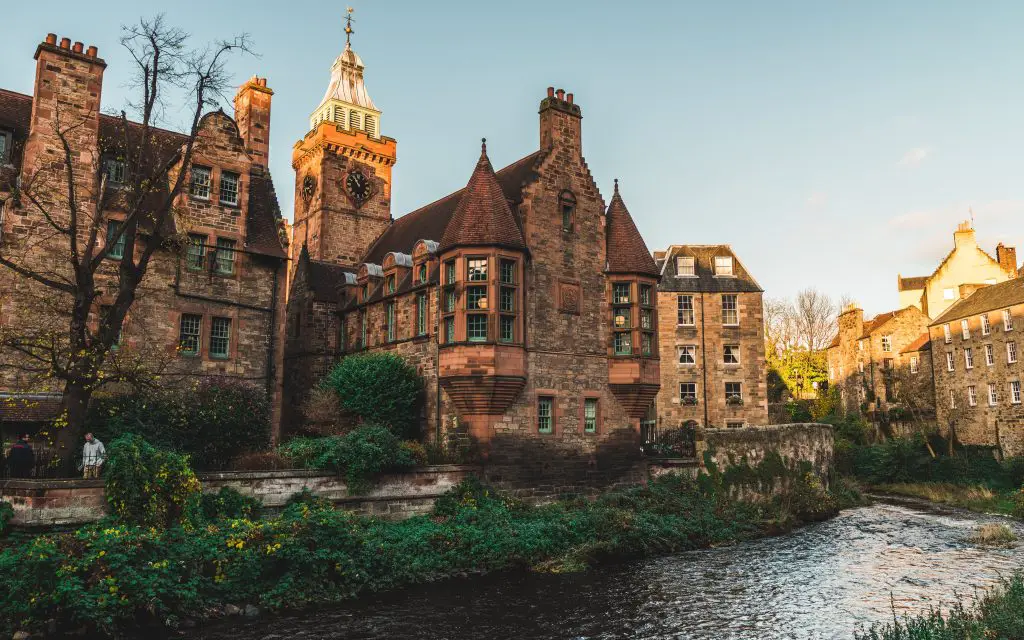 De 26 leukste bezienswaardigheden in Edinburgh 28 Doen in Edinburgh, bezoek dean village