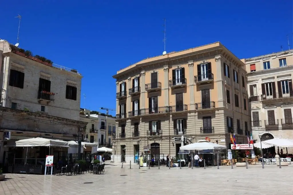 Bari, alle 16 bezienswaardigheden op een rij! 13 Piazza del Ferrarese, Bari, Italie