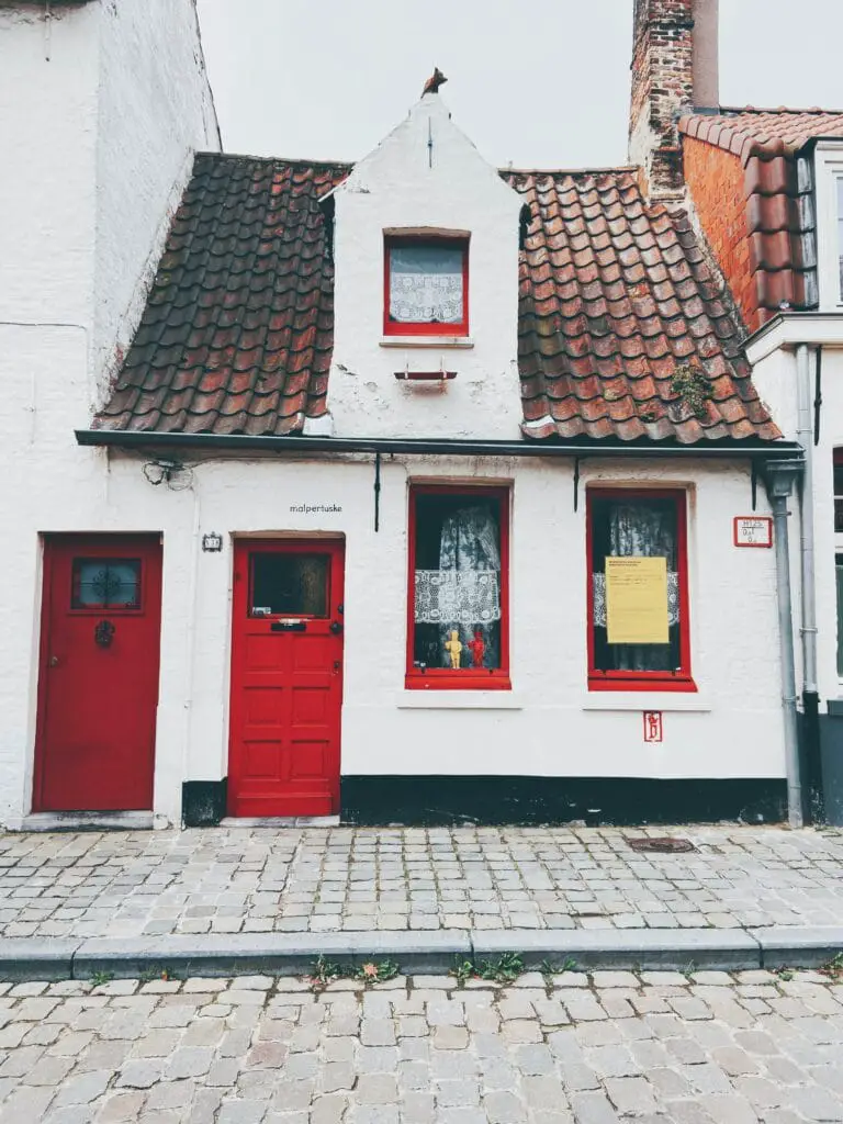 De 13 beste bezienswaardigheden in Brugge 16 Bezoek het begijnhof in Brugge