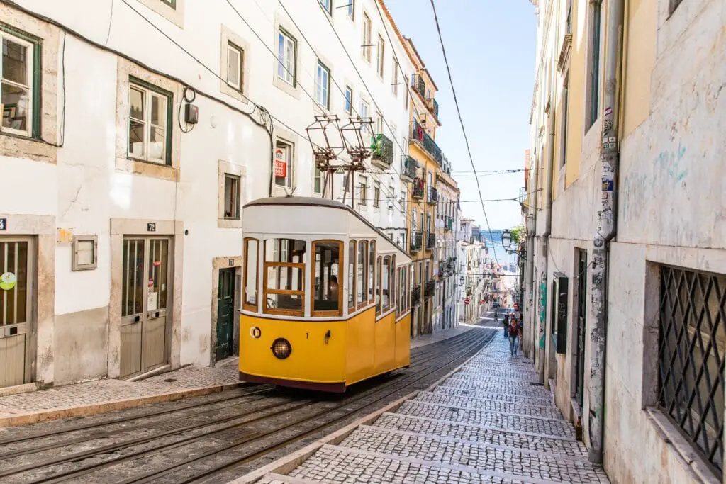 De leukste bezienswaardigheden in Lissabon 15 tram 28