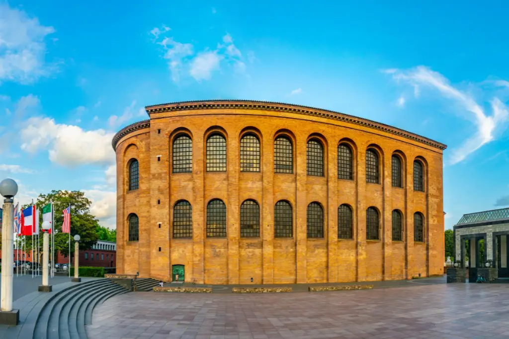 Bezoek de stad Trier in het Moezeldal 6 Basilica van Constantijn