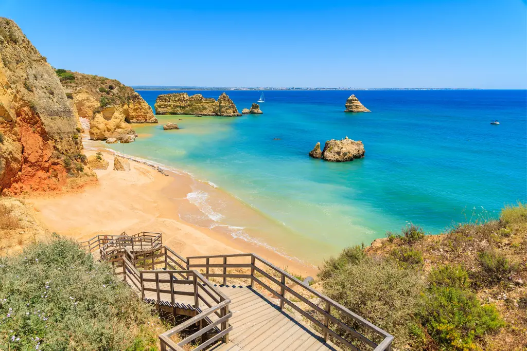 Ontdek de pracht van Lagos, Portugal: Bezienswaardigheden, geschiedenis, en activiteiten! 8 Praia Dona Ana